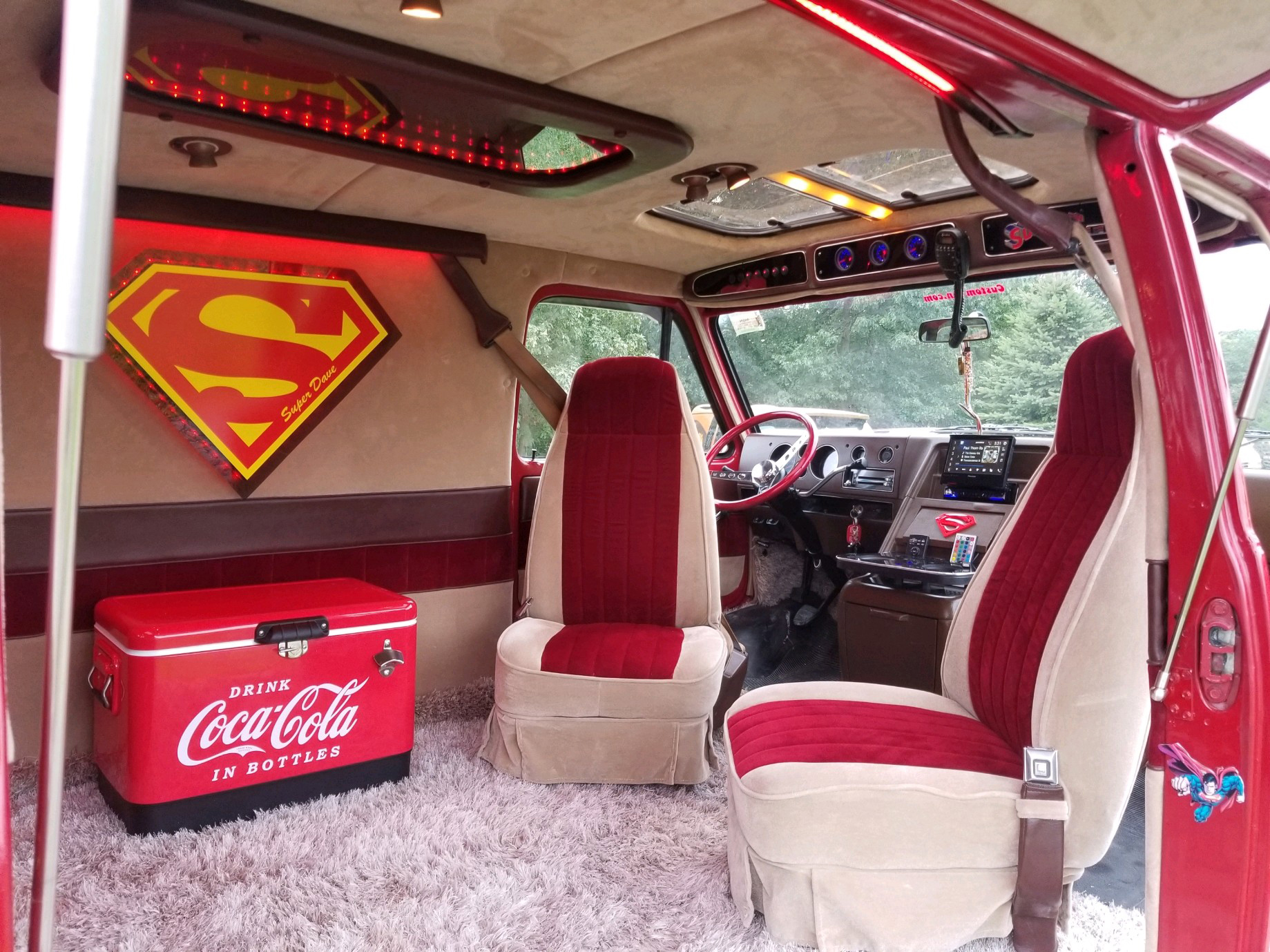 1. Supermania Theme 1. Supermania Theme